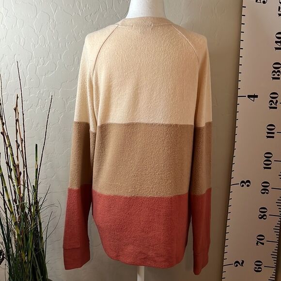 NINE Britton long sleeved color block sweater. Ties at the bottom. Size xs. Soft - Picture 5 of 9